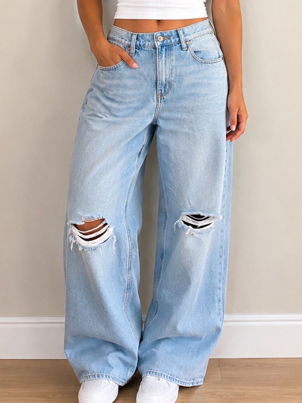 Old Navy Mid Rise Baggy Wide Leg Ripped Jeans Light Wash Size 8